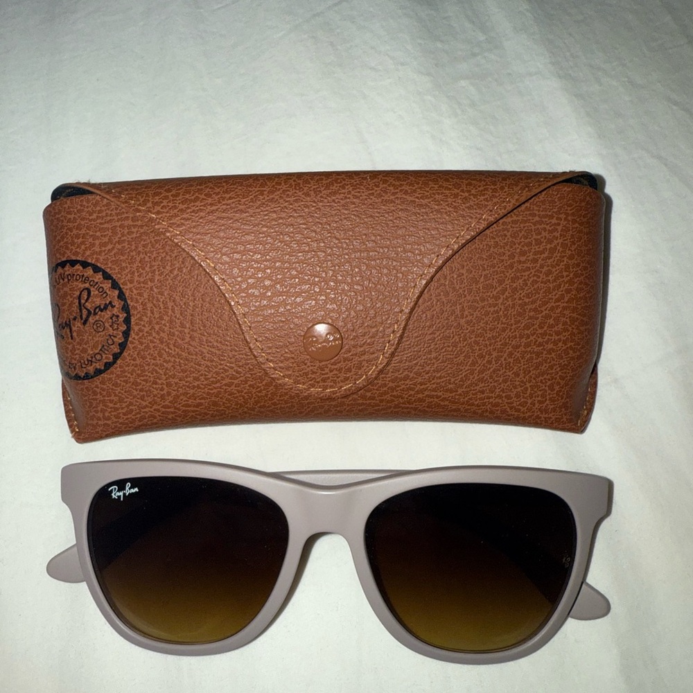 Ray-Ban Brown Wayfarer Sunglasses with Case
